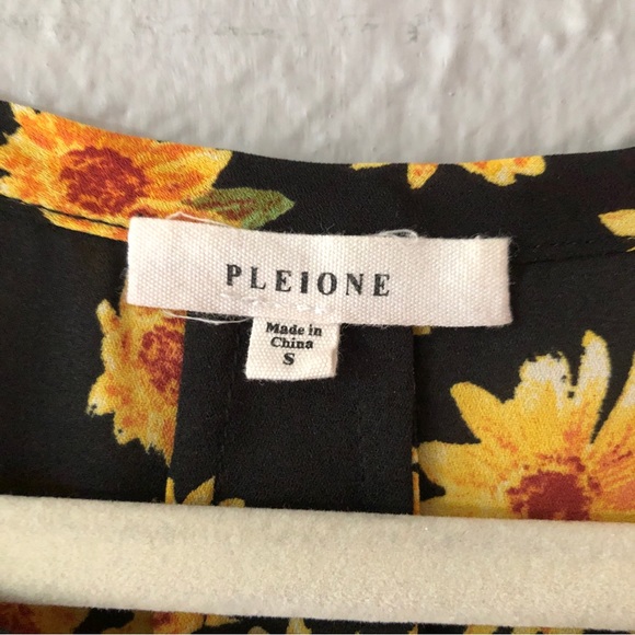 Pleione Sunflower Blouse - Size Small - Cute Floral Top - Picture 4 of 6